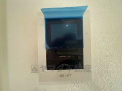 防犯性もばっちり、TVモニター付きインターフォン完備。大きなモニターで玄関先を確認できます。録画機能が付いているので不在時の訪問者も確認できて安心です^^