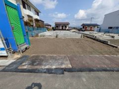 駐車スペースはゆとりある2台分を確保。マイカー用に、お客さま用に、余裕を持ってご利用いただけます。