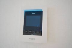 防犯性、セキュリティ対策に安心できるテレビモニター付きインターフォンです。セールスマン対策にもなり安心できます。