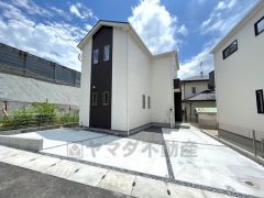 10年間の瑕疵保証が付いた安心の新築戸建。最新の設備で気持ちの良い新生活を送りませんか。毎日のお料理やバスタイムが楽しみになりますね。お気に入りの家具とインテリアで素敵な部屋を作りましょう。