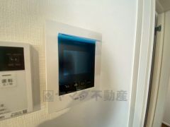 防犯性もばっちり、TVモニター付きインターフォン完備。大きなモニターで玄関先を確認できます。録画機能が付いているので不在時の訪問者も確認できて安心です^^