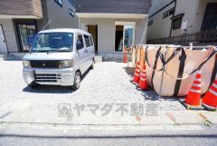 カースペース並列2台＾＾西鉄バス「五条台」停まで徒歩1分＾＾イオン二日市まで車で約6分（1.9ｋｍ）周辺環境充実＾＾