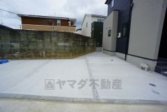 カースペースは2台分を確保。 ご夫婦で1台ずつ所有出来ます。西鉄バス「四王田団地」停まで徒歩4分＾＾通勤や通学に便利。