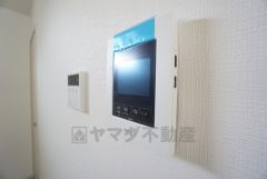 防犯性もばっちり、TVモニター付きインターフォン完備。大きなモニターで玄関先を確認できます。録画機能が付いているので不在時の訪問者も確認できて安心です^^