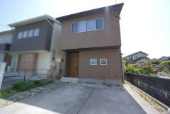 西鉄バス「吉松」停まで徒歩1分。スーパーまで徒歩13分。