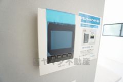 防犯性もばっちり、TVモニター付きインターフォン完備。大きなモニターで玄関先を確認できます。録画機能が付いているので不在時の訪問者も確認できて安心です^^