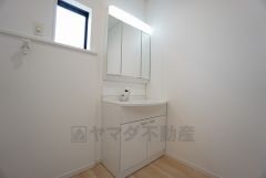 同仕様写真。おいだき機能つきなのでお風呂に入る時間が異なるご家庭には嬉しいですね。ボタン一つで快適で便利な生活が＾＾