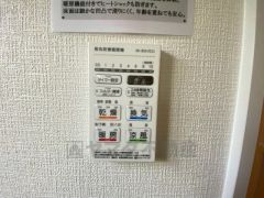 浴室暖房乾燥機には、暖房、乾燥、涼風、換気の4つの機能が付いています。タイマー付きです。