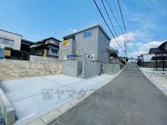 雨水によって流れ落ちやすい「防汚機能付きサイディング」を採用。外壁の美しさが長持ちします。