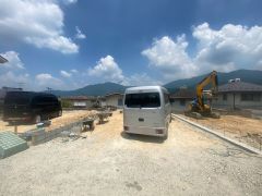 設備仕様も充実した新築戸建です。 快適でゆとりのある生活空間で新生活を始めましょう^^ 一戸建ての多いエリア。落ち着いた雰囲気で快適な生活を送れます。