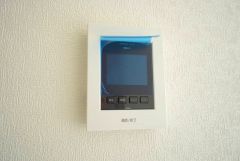 防犯性、セキュリティ対策に安心できるテレビモニター付きインターフォンです。セールスマン対策にもなり安心できます。