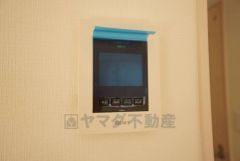 防犯性、セキュリティ対策に安心できるテレビモニター付きインターフォンです。セールスマン対策にもなり安心できます。