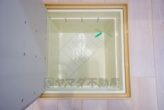 同仕様写真。キッチンにある床下収納は居住スペースを減らさずに日用品のストックが収納可能＾＾