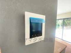 防犯性、セキュリティ対策に安心できるテレビモニター付きインターフォンです。セールスマン対策にもなり安心できます。