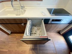 家事の時間が短縮できる食器洗い乾燥機付。億劫な後片付けもラクラクです。