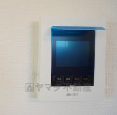 防犯性、セキュリティ対策に安心できるテレビモニター付きインターフォンです。セールスマン対策にもなり安心できます。