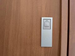 かざすだけで開閉できる、タッチキー採用の玄関。お買い物帰りで、両手がふさがってきても簡単に中に入れます＾＾