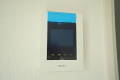防犯性、セキュリティ対策に安心できるテレビモニター付きインターフォンです。セールスマン対策にもなり安心できます。