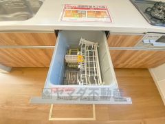 家事の時間が短縮できる食器洗浄乾燥機付。後片付けもラクラクです。