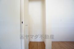 食品や飲料、調理器具を収納できるパントリー付き。週末に買いだめした食料を楽々収納できます。