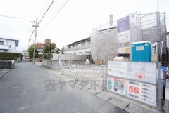 前面道路は南西側約4.35ｍ。車の通行が少なく小さなお子様がいるご家庭でも安心して過ごせます＾＾