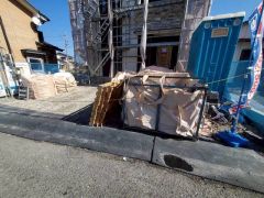 並列駐車3台分を確保。ご夫婦で1台ずつ所有でき、急な来客やご友人なども停められて安心です＾＾