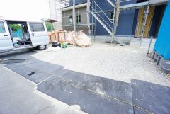 カースペースは停めやすい並列駐車3台付き。来客時も安心です。