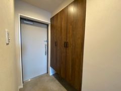 たっぷり収納できる大型のシューズボックスです。家族全員の靴がきれいに整頓できます。