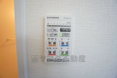 浴室暖房乾燥機には、暖房、乾燥、涼風、換気の4つの機能が付いています。タイマー付きです。
