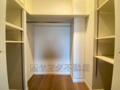 収納力豊富なウォークインクローゼット付き。洋服や小物などを1箇所にまとめて美しい収納を実現します＾＾