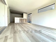 おしゃれで過ごしやすいリビングです。隣接する和室と合わせると23帖以上の大空間になります。