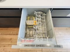 家事の時間が短縮できる食器洗浄乾燥機付。後片付けもラクラクです。