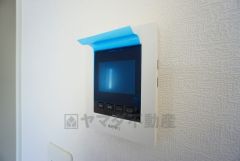 防犯性、セキュリティ対策に安心できるテレビモニター付きインターフォンです。セールスマン対策にもなり安心できます。