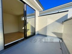 お洗濯物を干すスペースとしても十分な広さがあります。  お天気の良い日はお洗濯物がよく乾きそうな日当たり良好のバルコニー＾＾