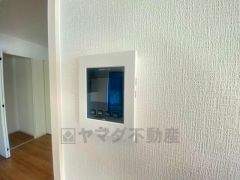 防犯性、セキュリティ対策に安心できるテレビモニター付きインターフォンです。セールスマン対策にもなり安心できます。
