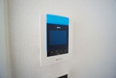 防犯性、セキュリティ対策に安心できるテレビモニター付きインターフォンです。セールスマン対策にもなり安心できます。