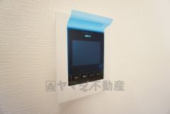 防犯性、セキュリティ対策に安心できるテレビモニター付きインターフォンです。セールスマン対策にもなり安心できます。