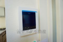 防犯性もばっちり、TVモニター付きインターフォン完備。大きなモニターで玄関先を確認できます。録画機能が付いているので不在時の訪問者も確認できて安心です^^