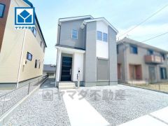 JR門松駅まで自転車で約10分。 コンビニまで徒歩7分。 敷地面積広々51坪。