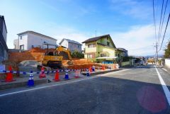 前面道路は公道北側約7.2ｍ。幅広いため、車の離合や駐車がスムーズです＾＾