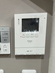 防犯性、セキュリティ対策に安心できるテレビモニター付きインターフォンです。セールスマン対策にもなり安心できます。