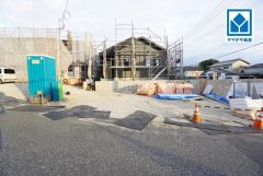 現地（2025年10月）撮影。駐車もらくらくの敷地面積60坪以上。快適でゆとりのある生活空間で新生活を始めましょう^^