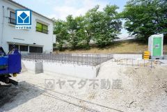 オール電化住宅＾＾並列駐車2台。お庭。敷地面積57坪。コンビニ徒歩7分。特急西鉄バス徒歩13分。
