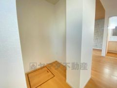 フリースペース完備。 日用品や、掃除用品の収納等に便利です＾＾ 大きな荷物もスッキリ収納できます。