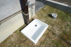 あると便利な外水栓。ガーデニングに、洗車に、泥遊びやペットの散歩の後に。