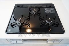 同仕様写真。3口コンロなので、効率よくお料理が楽しめます。毎日のお料理も楽しくなりますね＾＾