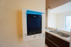 防犯性、セキュリティ対策に安心できるテレビモニター付きインターフォンです。セールスマン対策にもなり安心できます。