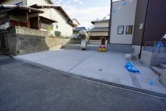 並列駐車3台分を確保＾＾駐車の順番を気にすることなく停めることができるので、快適ですよ＾＾