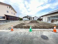 駐車スペースはゆとりある2台分を確保。マイカー用に、お客さま用に、余裕を持ってご利用いただけます。