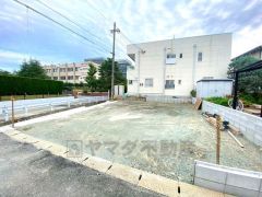 駐車スペースはゆとりある2台分を確保。マイカー用に、お客さま用に、余裕を持ってご利用いただけます。